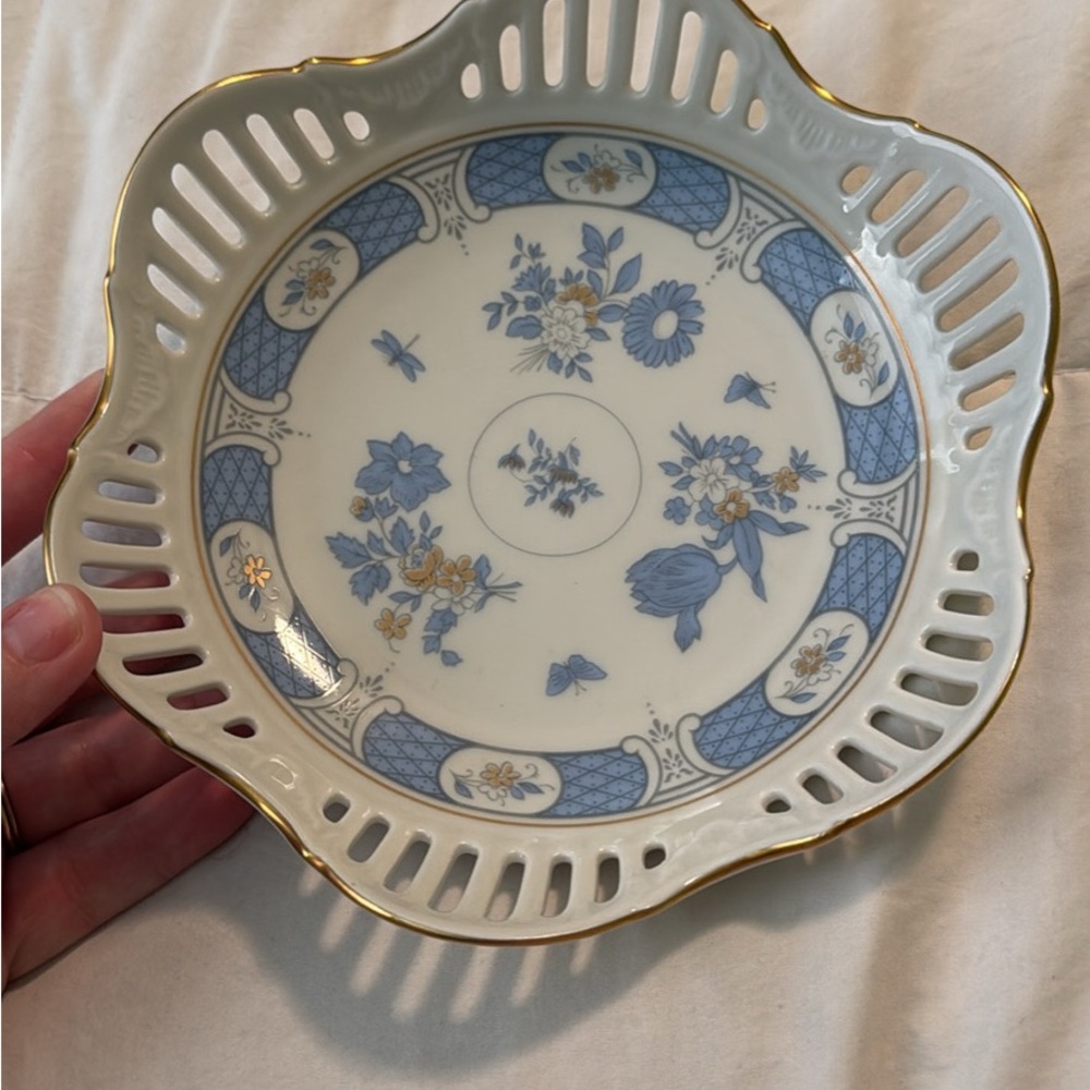 Elegant Blue and White Porcelain Plate with Gold Trim